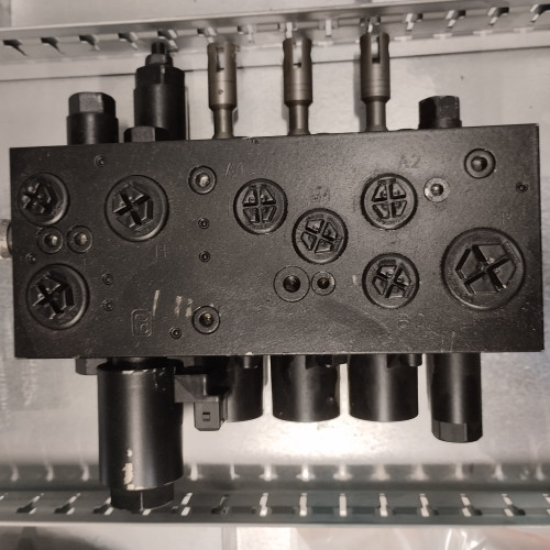 Jungheinrich DISTRIBUTORE BLOCCO VALVOLE DFG316/320