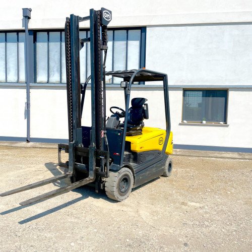 OM XE25 ac