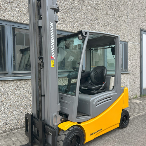 Carrelli frontali elettrici Jungheinrich EFG 320 Jungheinrich EFG 320