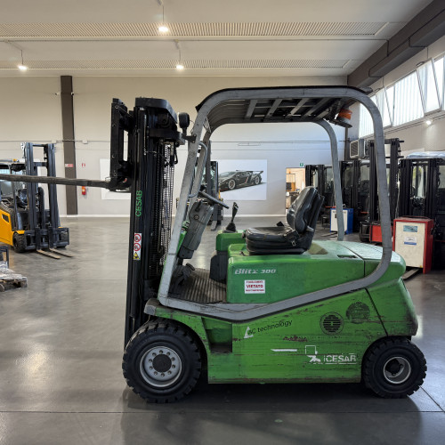 Carrelli frontali elettrici Cesab BLITZ 300 Cesab BLITZ 300