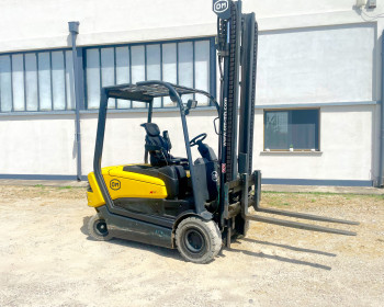 Carrelli frontali elettrici OM XE25ac OM XE25ac OM