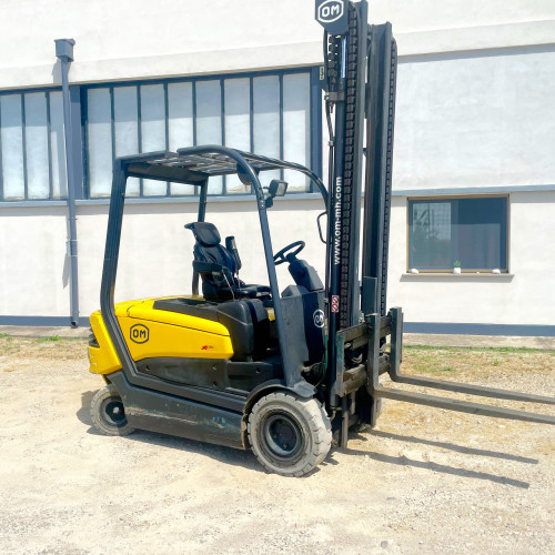 Carrelli frontali elettrici OM XE25ac OM XE25ac