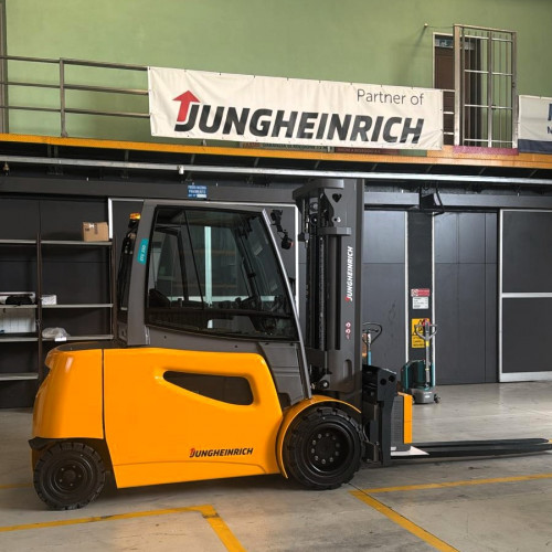 Carrelli frontali elettrici Jungheinrich EFG 550 Jungheinrich EFG 550