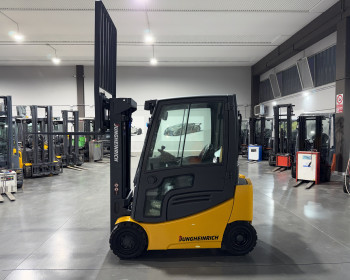 Carrelli frontali elettrici Jungheinrich EFG 316K Jungheinrich EFG 316K Jungheinrich