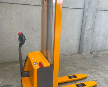 Carrelli frontali elettrici Jungheinrich EJE C212 Jungheinrich EJE C212 Jungheinrich