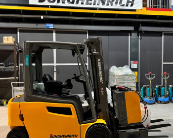 Jungheinrich EFG 320 Jungheinrich