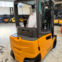 Jungheinrich EFG 320 - 1