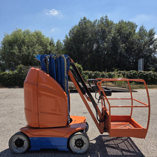 JLG TOUCAN N10E