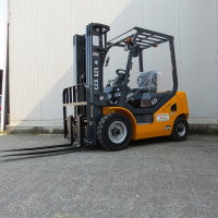 UN Forklift FD25T - 3