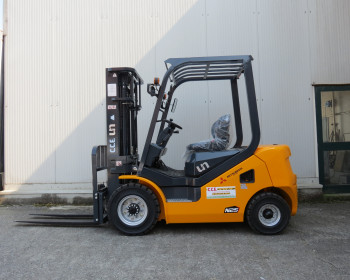UN Forklift FD25T UN Forklift