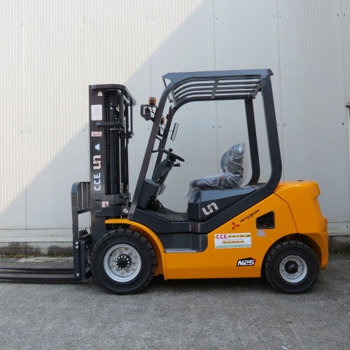 Carrelli frontali diesel UN Forklift FD25T UN Forklift FD25T