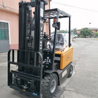 UN Forklift FB15 - 2