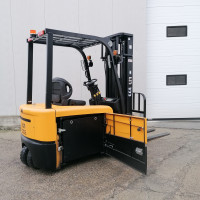 UN Forklift FB20 - 3