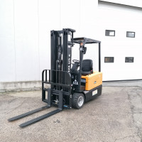 UN Forklift FB20 - 4