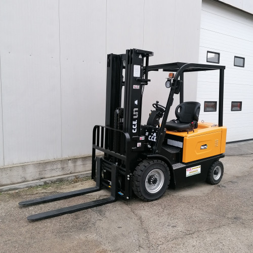 UN Forklift FB25