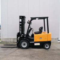 UN Forklift FB25 - 2