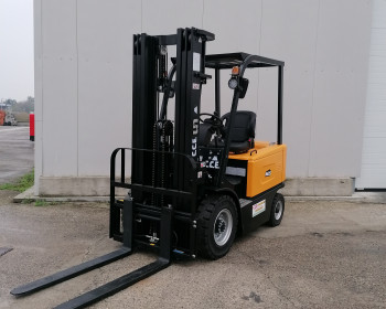 UN Forklift FB20 UN Forklift