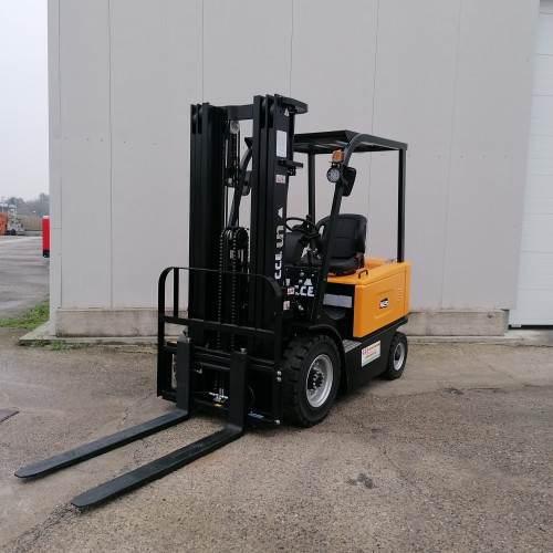 UN Forklift FB20