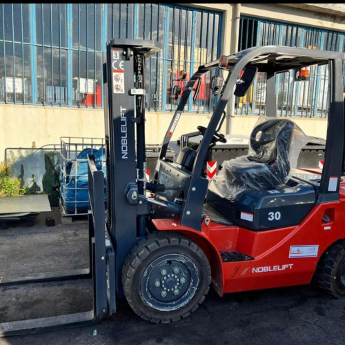 Novamach nuovo 3000 kg triplex