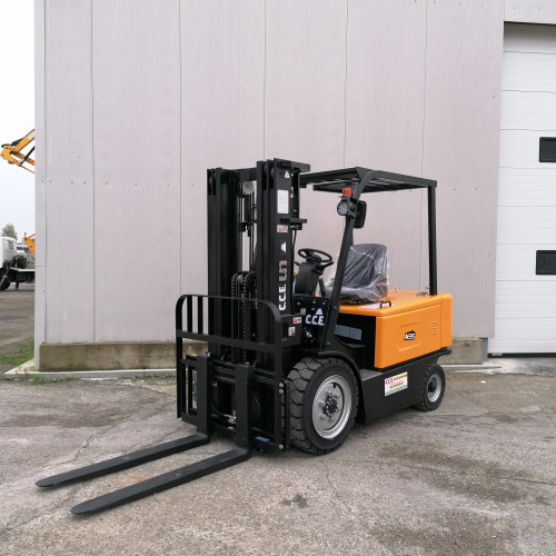 UN Forklift FB35