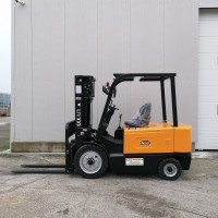 UN Forklift FB35 - 1