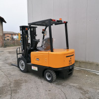 UN Forklift FB35 - 2