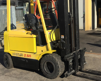 Carrelli Trilaterali - Moretti Ugo Carrelli Elevatori - Foto 12