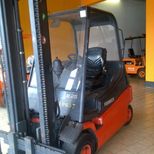 Linde E25-02