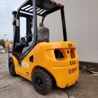 UN Forklift FD25T - 2