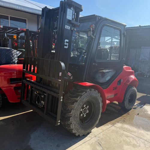 UN Forklift FD25T 4WD