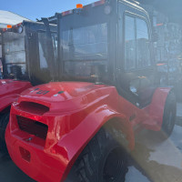 UN Forklift FD25T 4WD - 2