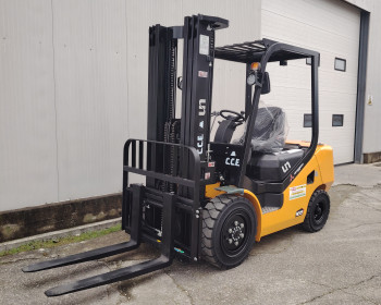 UN Forklift FD35 UN Forklift