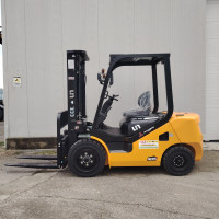 UN Forklift FD35 - 2