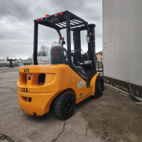UN Forklift FD35 - 3