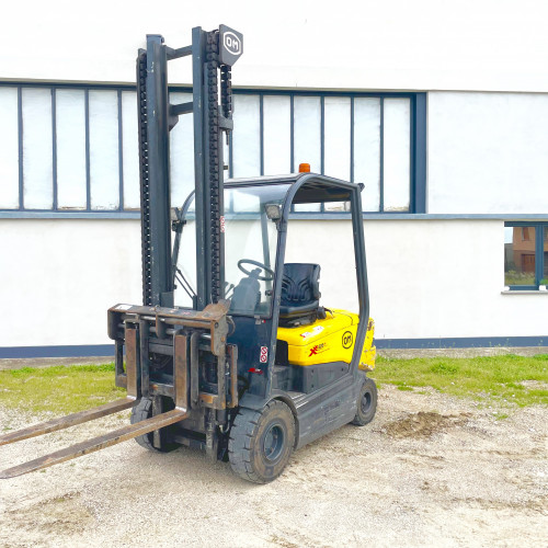 OM XE25AC